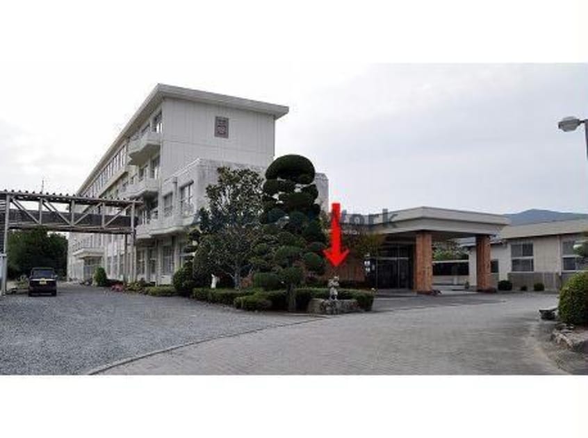 新城市立新城中学校(中学校/中等教育学校)まで878m スペランツァ