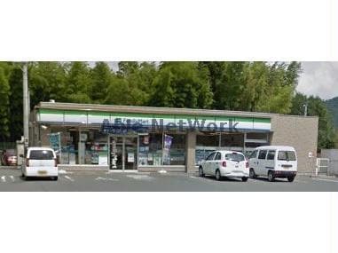 ファミリーマート新城有海店(コンビニ)まで1549m グリーンハイツ緑ヶ丘