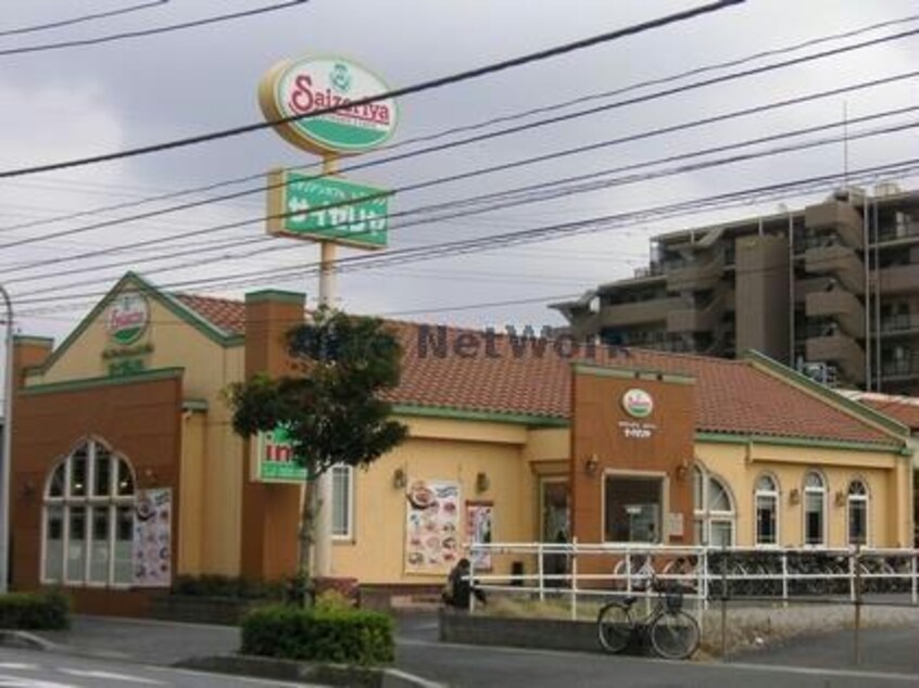 サイゼリヤ豊川南大通店(その他飲食（ファミレスなど）)まで643m メゾンドラヴィ金屋橋