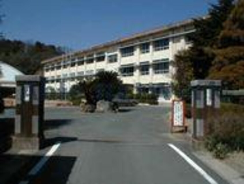 豊川市立国府小学校(小学校)まで2168m グランジェロⅡ