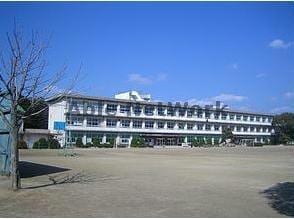 豊川市立小坂井西小学校(小学校)まで524m アイファ