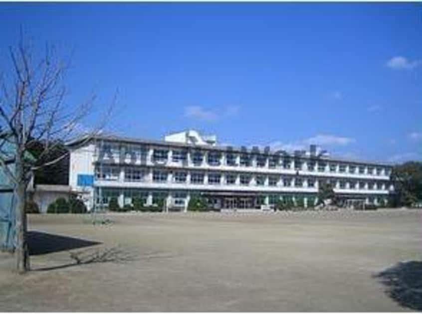 豊川市立小坂井西小学校(小学校)まで524m アイファ