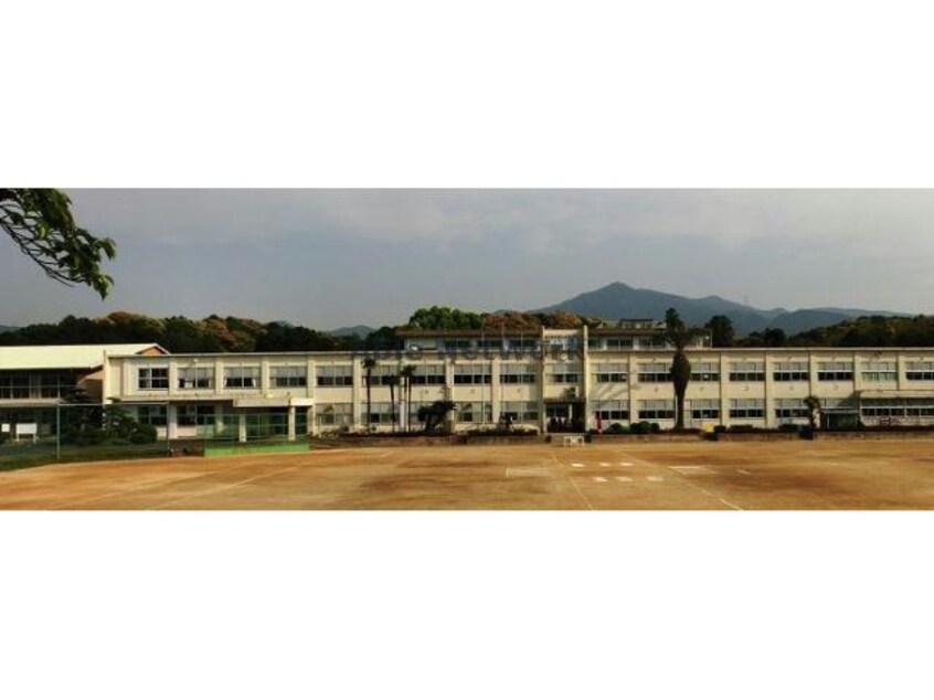 豊川市立一宮東部小学校(小学校)まで608m ブランビエン