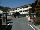 豊川市立国府小学校(小学校)まで572m メゾン・クラール
