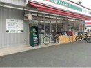 ローソンストア100豊川三蔵子店(コンビニ)まで800m ブルーベル