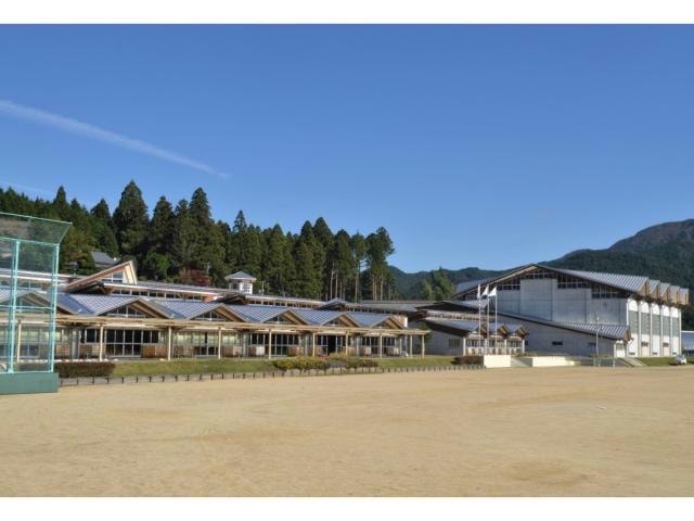 設楽町立設楽中学校(中学校/中等教育学校)まで9635m コーポ泙ノ本