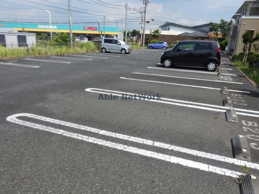 敷地内駐車場・ダブルライン リファインＣ