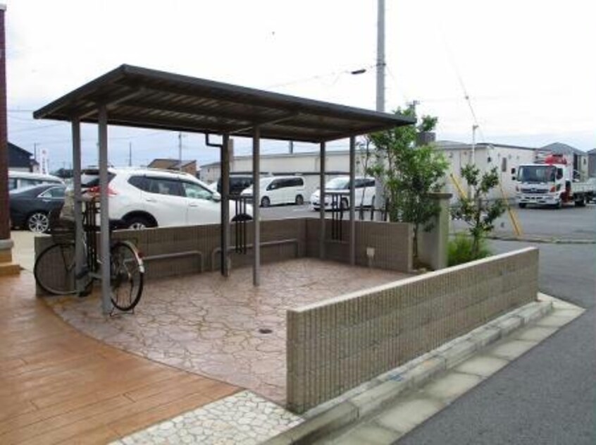 駐輪場 ラフィシア