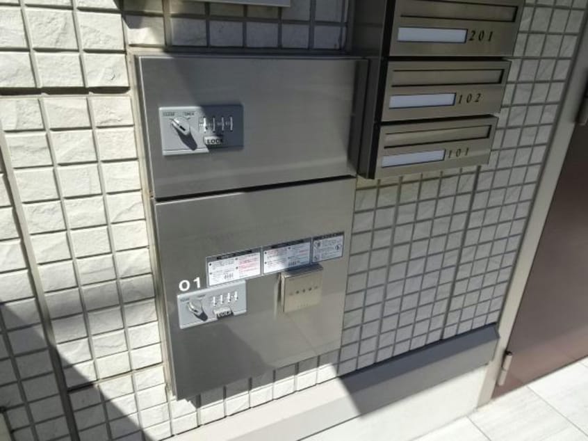 宅配ボックス ラボーテ