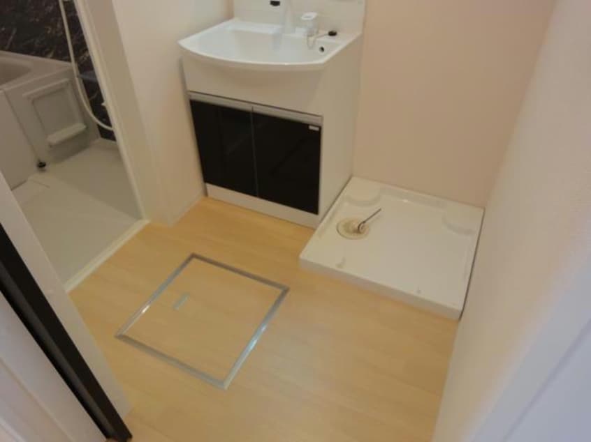  ユニヴァリィ　パレス