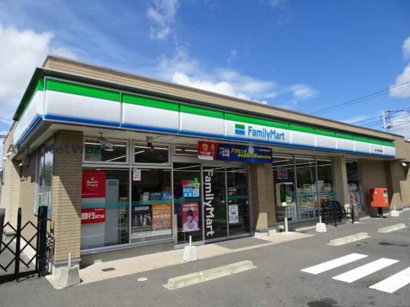 ファミリーマート富津大堀中央店(コンビニ)まで704m グランルポントロワ