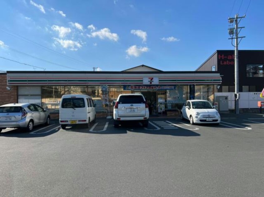 セブンイレブン浜松芳川店(コンビニ)まで118m LA☆SANJINO