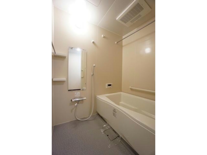 洗い場が広く、ゆったりとした浴室 東海道本線/浜松駅 徒歩3分 5階 築10年