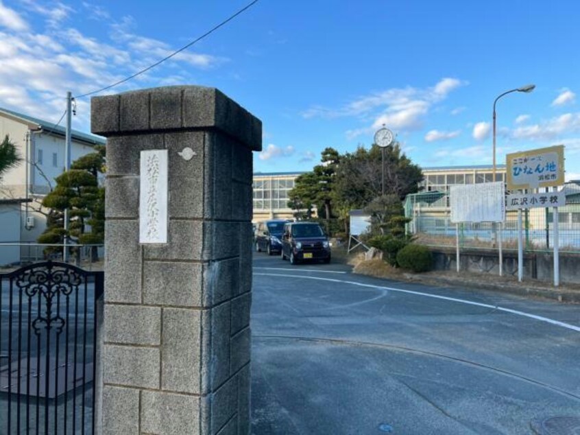 浜松市立広沢小学校(小学校)まで1125m 東海道本線/浜松駅 バス15分浜松病院停下車:停歩3分 1階 築5年