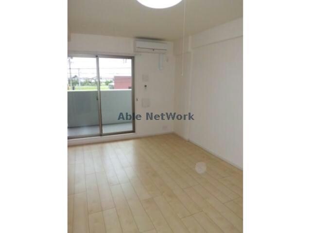  イースト　アヴェニュー