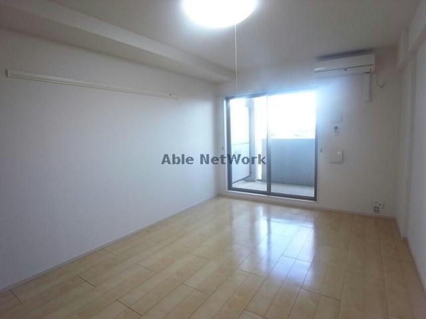  イースト　アヴェニュー