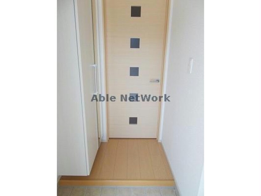 玄関回り アン・リジェール・イースト