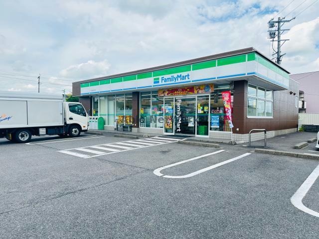 ファミリーマート大垣西之川店(コンビニ)まで38m フォーブルさと