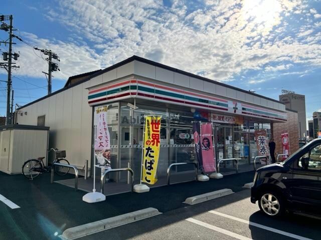 セブンイレブン岐阜鏡島大橋南店(コンビニ)まで846m パナハイツ服部