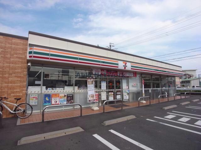 セブンイレブン岐阜北うずら5丁目店(コンビニ)まで609m エステート１５