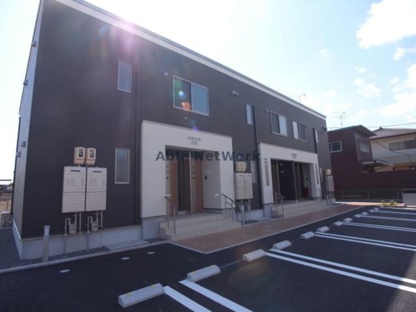  ユニヴァリィ・レオ