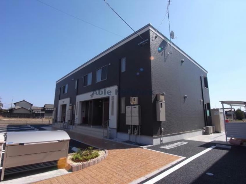  ユニヴァリィ・レオ