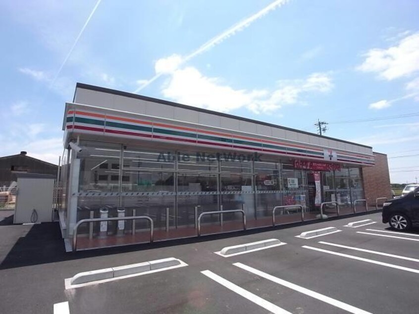 セブンイレブン岐阜柳津町流通センター店(コンビニ)まで943m メゾンハーベスト　Ｂ棟