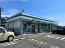 ファミリーマート茜部菱野店(コンビニ)まで606m アコールヤマショウ
