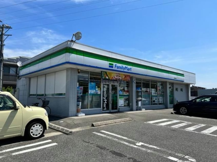 ファミリーマート茜部菱野店(コンビニ)まで606m アコールヤマショウ