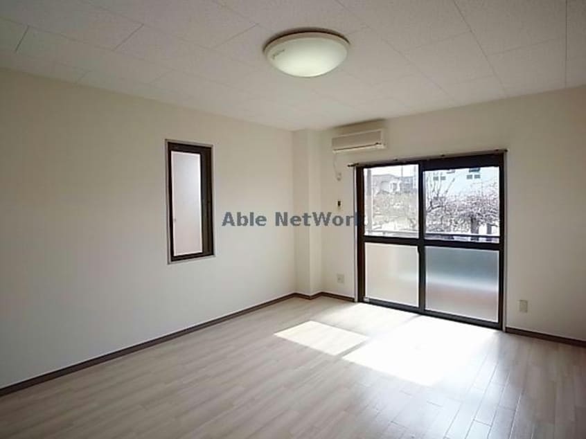  プリオル・エム