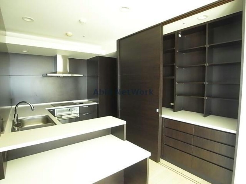 大容量のキッチン収納 岐阜シティタワー43