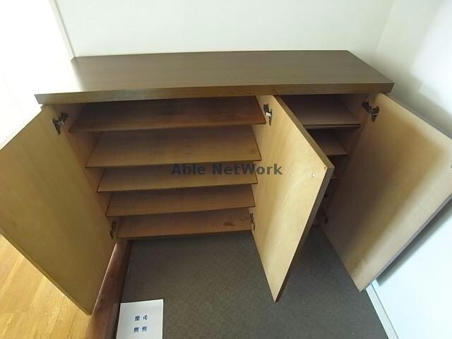 ｼｭｰｽﾞﾎﾞｯｸｽ レジデンス３０