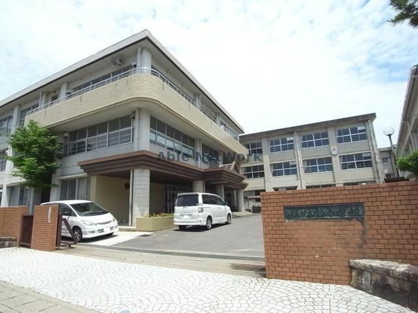 岐阜市立鶉小学校(小学校)まで594m ＲＡＩＮＢＯＷ　ＢＯＳＳ