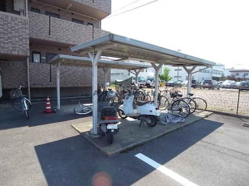 駐輪場 グラヴィーナ