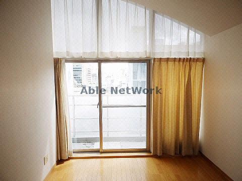 洋室(2F南側) プレシャスアカオ