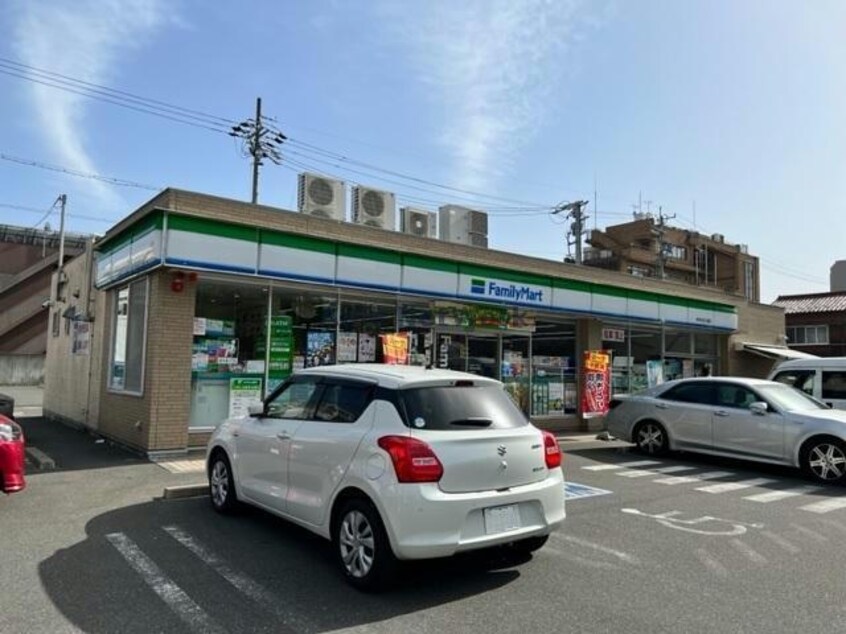 ファミリーマート岐阜本荘公園店(コンビニ)まで789m 桜通コーポ