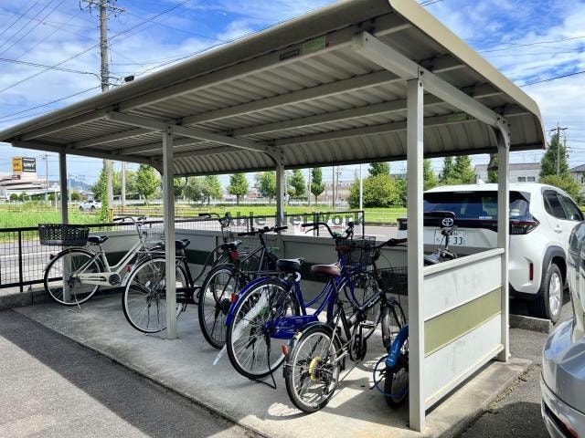 駐輪場 Salt Valley Court