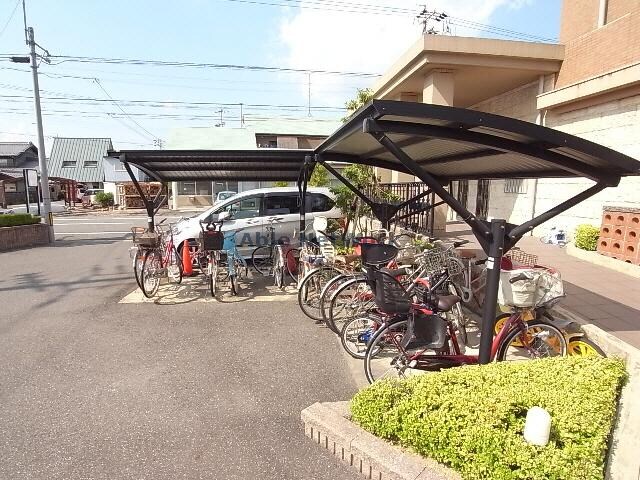 駐輪場 クリスタルパレス