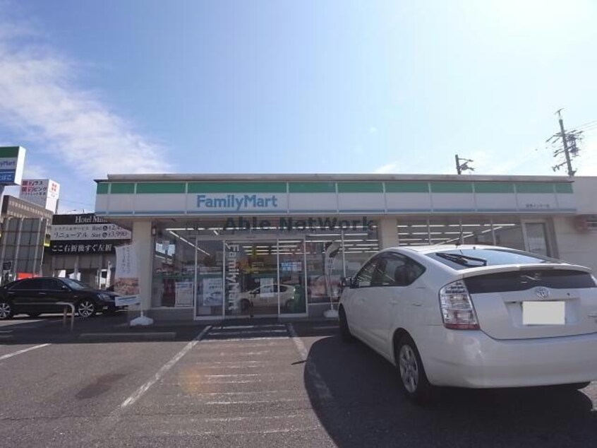 ファミリーマート岐南店(コンビニ)まで568m ロイヤルハイツ