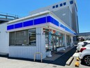 ローソン岐阜六条店(コンビニ)まで664m シャルマン　アカネ