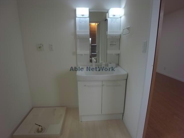  ロジェ　ヨシヤマ