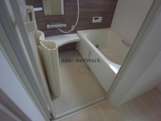  ロジェ　ヨシヤマ