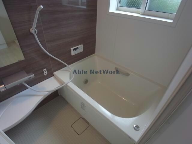  ロジェ　ヨシヤマ