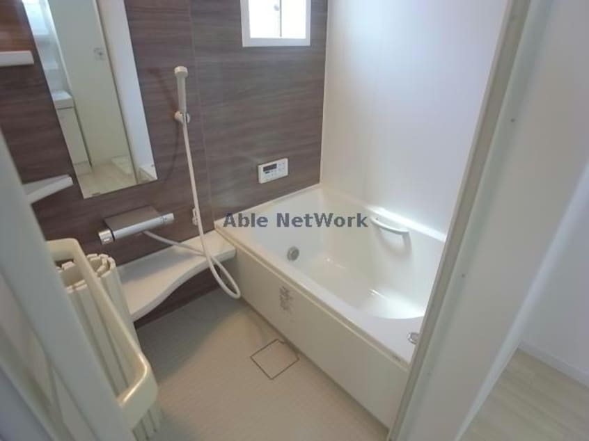  ロジェ　ヨシヤマ