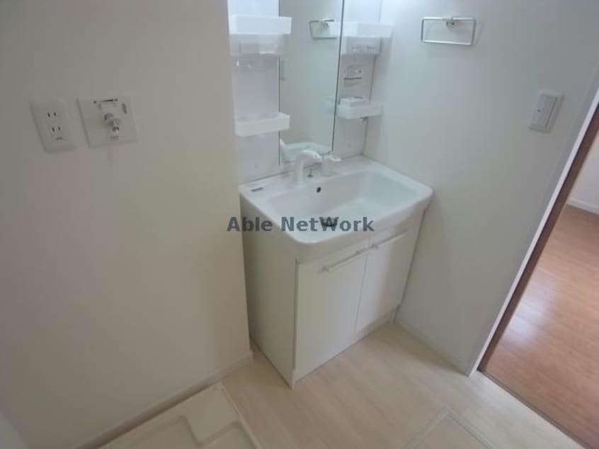  ロジェ　ヨシヤマ