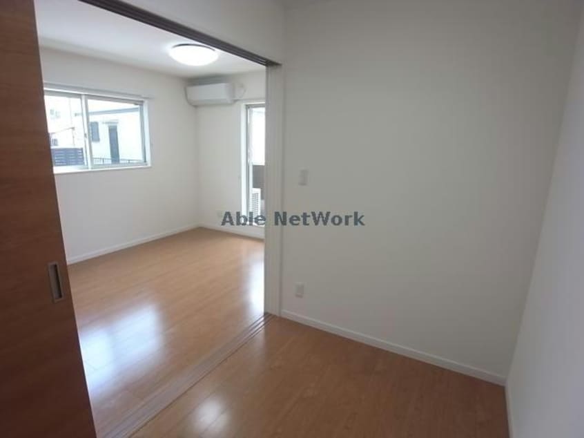  ロジェ　ヨシヤマ