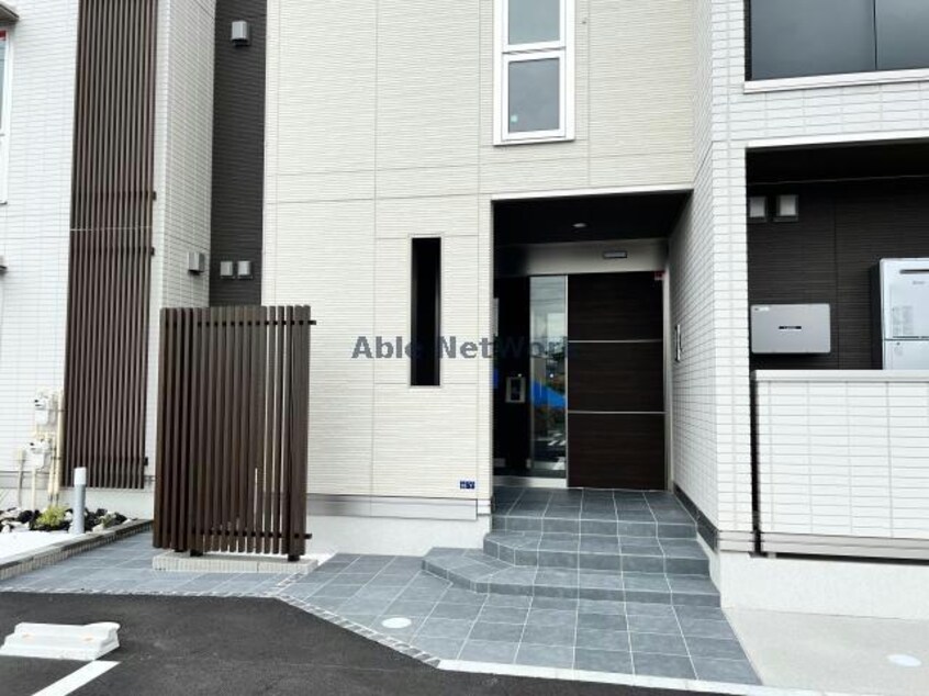 正面エントランス D-ROOM六条福寿町