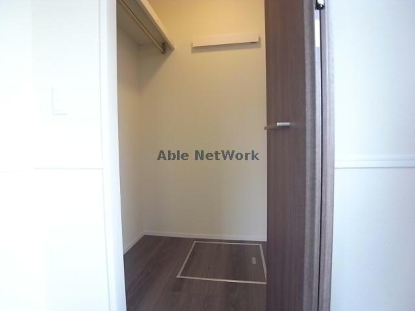 ウォークインクローゼット D-ROOM六条福寿町