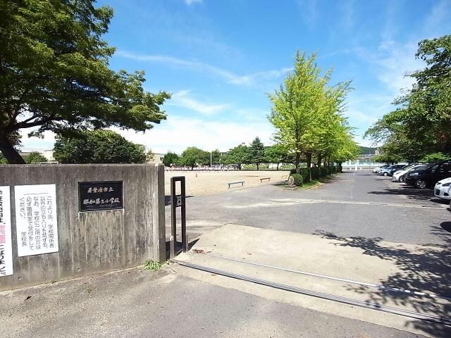 各務原市立那加第三小学校(小学校)まで446m サープラス和