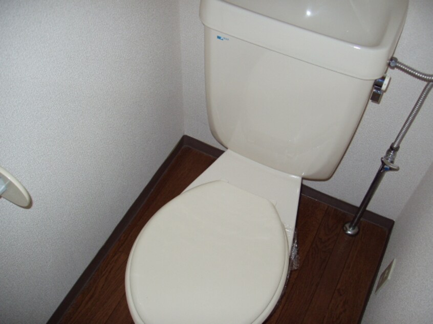 トイレ クリスタルハイツ平賀Ａ・Ｂ